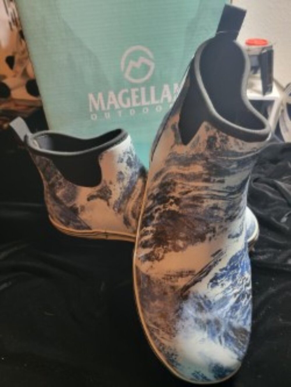 Magellan Outdoors Realtree Aspect Deck Boots Mens 10 Medium Camo Fishing NWT Box